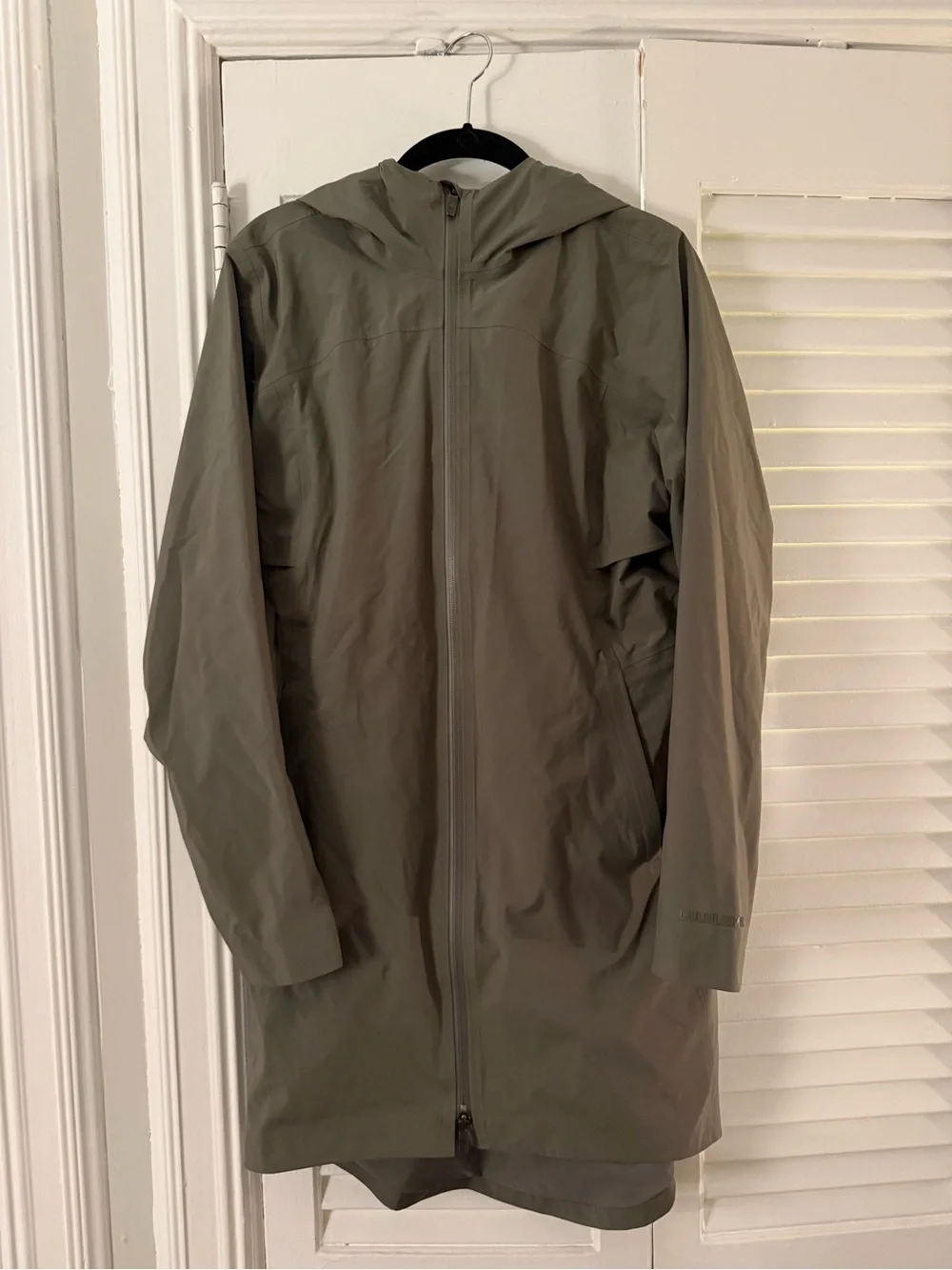 Lululemon green hooded rain jacket